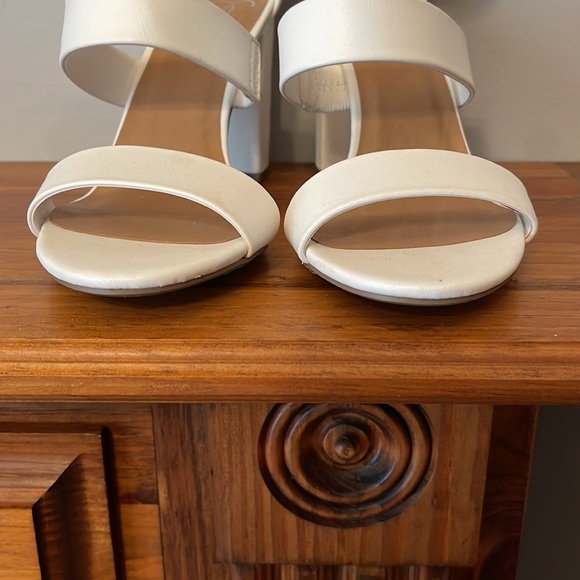 White D heals - Picture 3 of 9